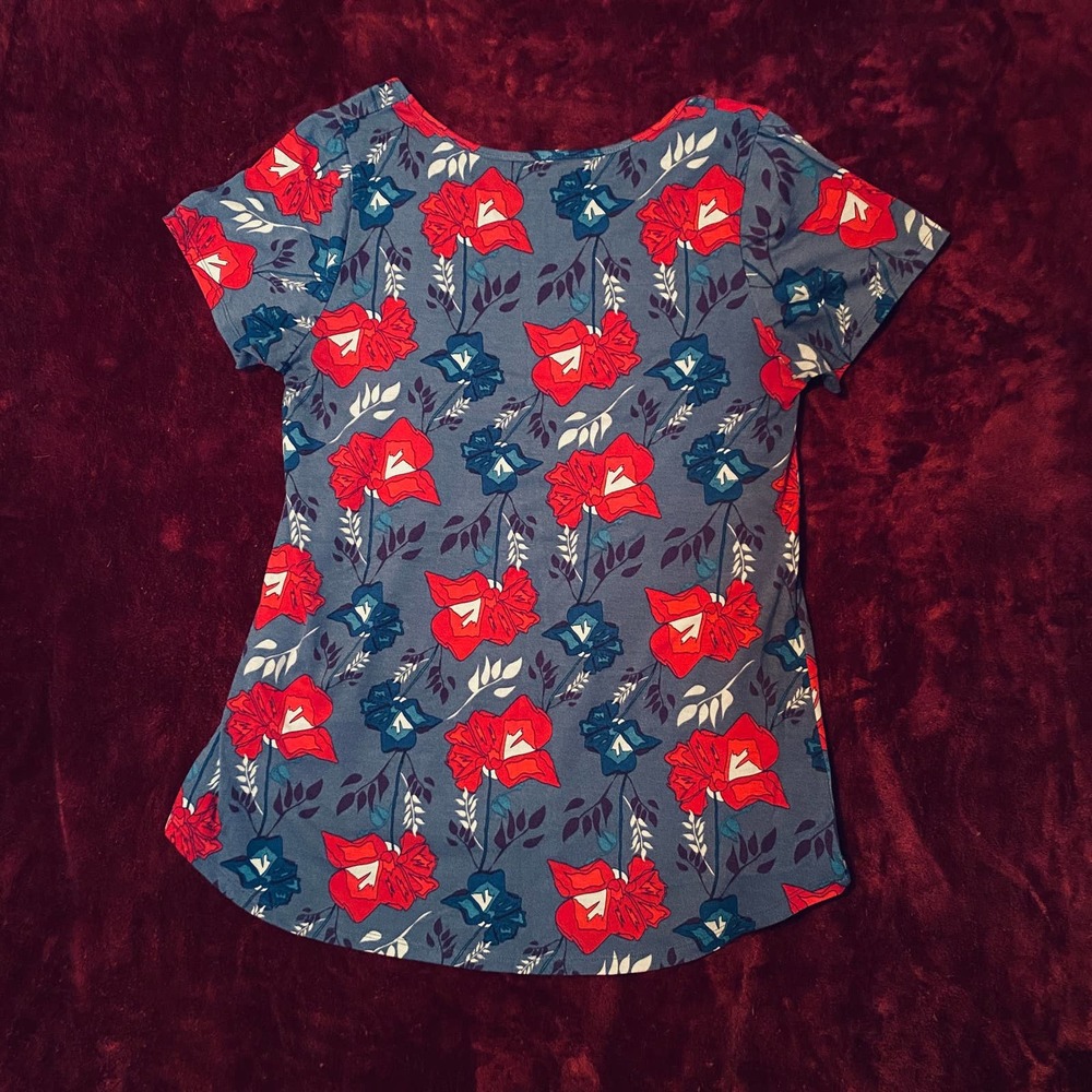 LuLaRoe Classic T Top Size M (10-12) rounded neckline short sleeves - Picture 3 of 7